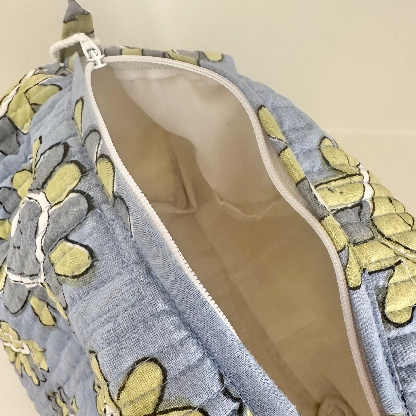 Round Top Wildflower Cosmetic Bag (Small)