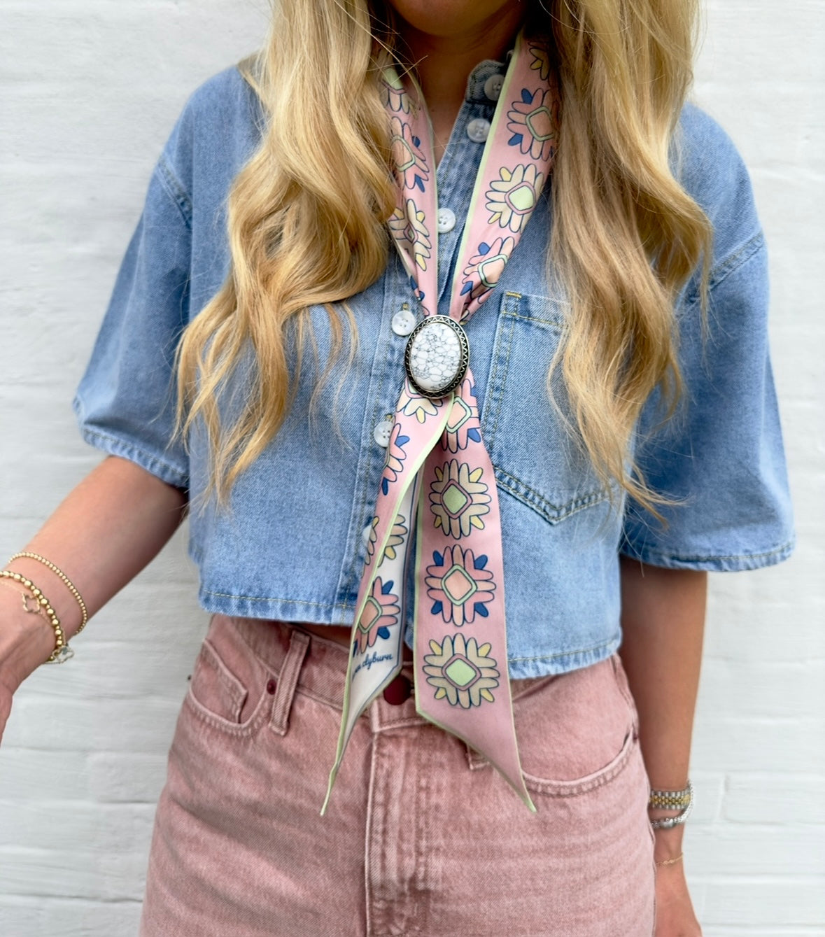 Round Top Wildflowers Bolo Scarf Charm (White)