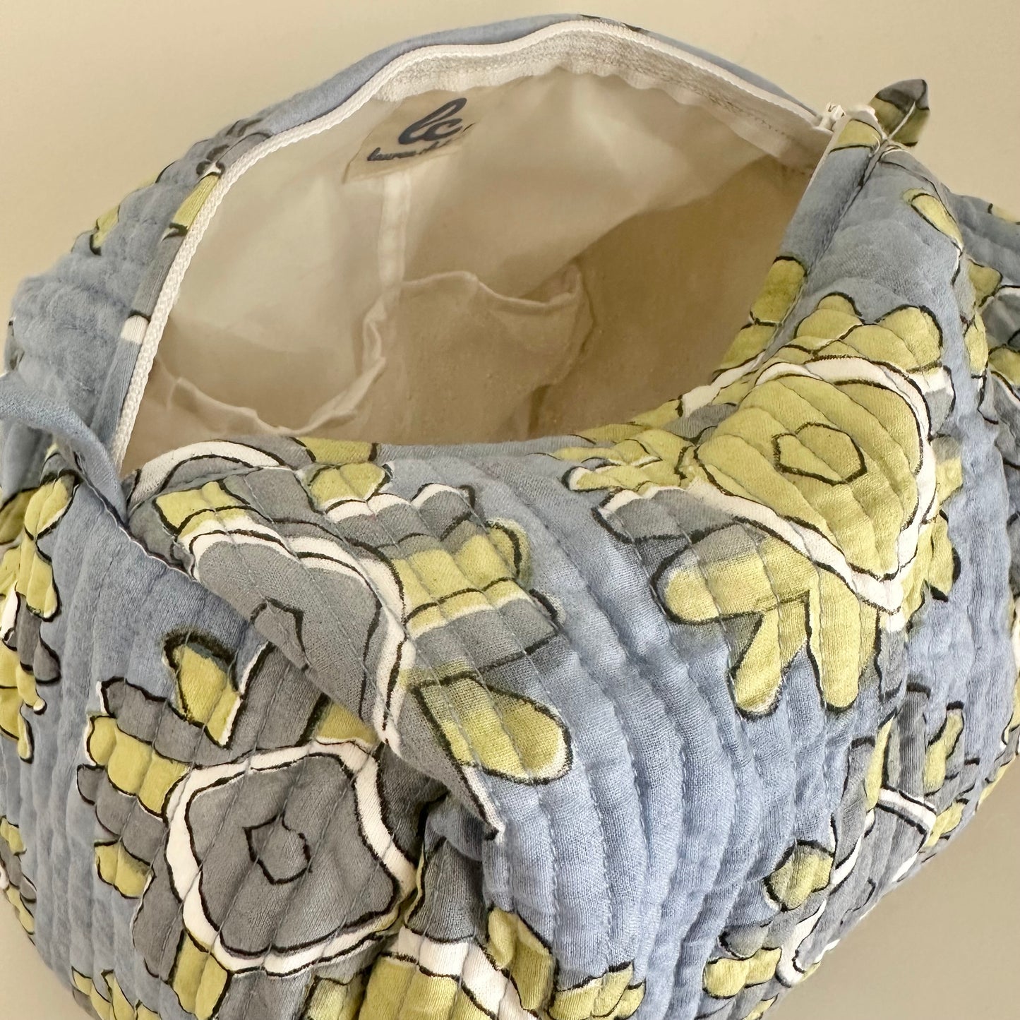 Round Top Wildflower Cosmetic Bag (Small)